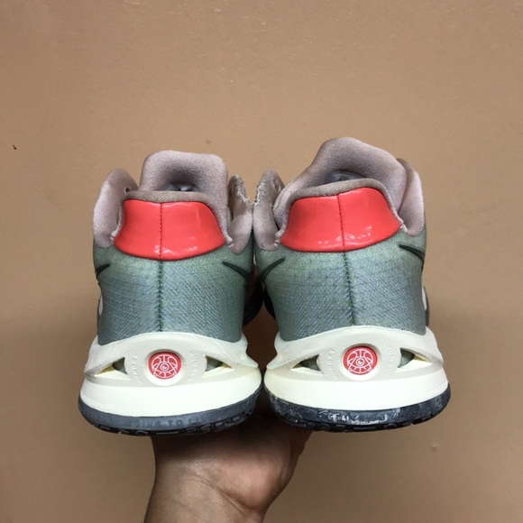 Nike Kyrie 4 Low “Pale Coral” - Picture 5 of 17